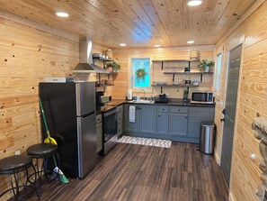 Frigorífic, microones, forn i placa de cuina