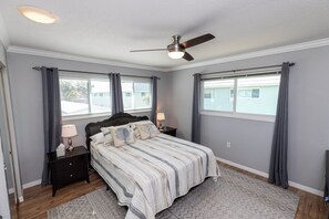 Room - Million Dollar Caloosahatchee River View from your Lanai and Dining Room Table! (Frot Myers)