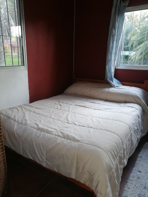 1 bedroom, bed sheets