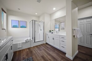 Hair dryer, towels, soap, toilet paper - Copacabana: Pool, Spa, PoolTable, Arcade and more! (Indio)