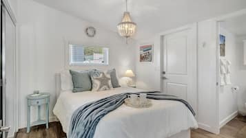 1 Schlafzimmer, Schreibtisch, Bügeleisen/Bügelbrett, Reisekinderbett