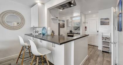 Ocean VIEWS! Steps from Victoria Beach, Lux Design