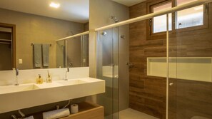 Douche, articles de toilette écologiques, sèche-cheveux, bidet