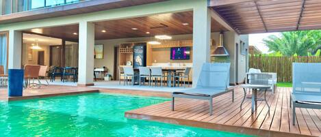 Piscine couverte, piscine extérieure