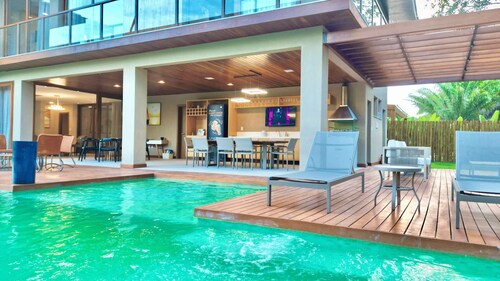 High Standard House with 7 Suites Praia do Forte Condominium Praia Bela with Access to the SEA