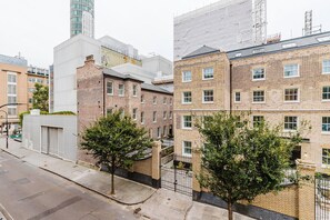 Exterior - Modern Fitzrovia 2BR, Furnished, Decorated & Ready, by Blueground (London)