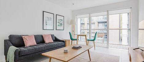 Télévision, chaîne hi-fi