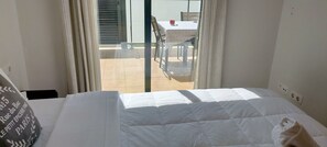 2 室のベッドルーム、アイロン / アイロン台、WiFi (無料)、ベッドシーツ