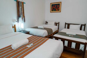 Standard szoba kétszemélyes ággyal | Íróasztal és ingyenes wifi