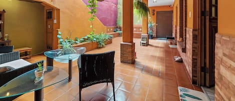 Maison Confort | Aire de séjour | Téléviseur de 32 po avec télévision par cùble