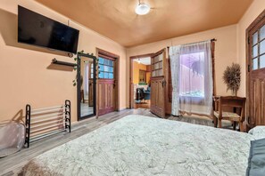 Comfort House | 2 bedrooms, hypo-allergenic bedding, free WiFi - Charming 2BR Retreat in Lomas de Bezares (Mexico City)