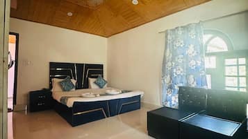 2 habitaciones, espacio para trabajar con laptop y cortinas blackout
