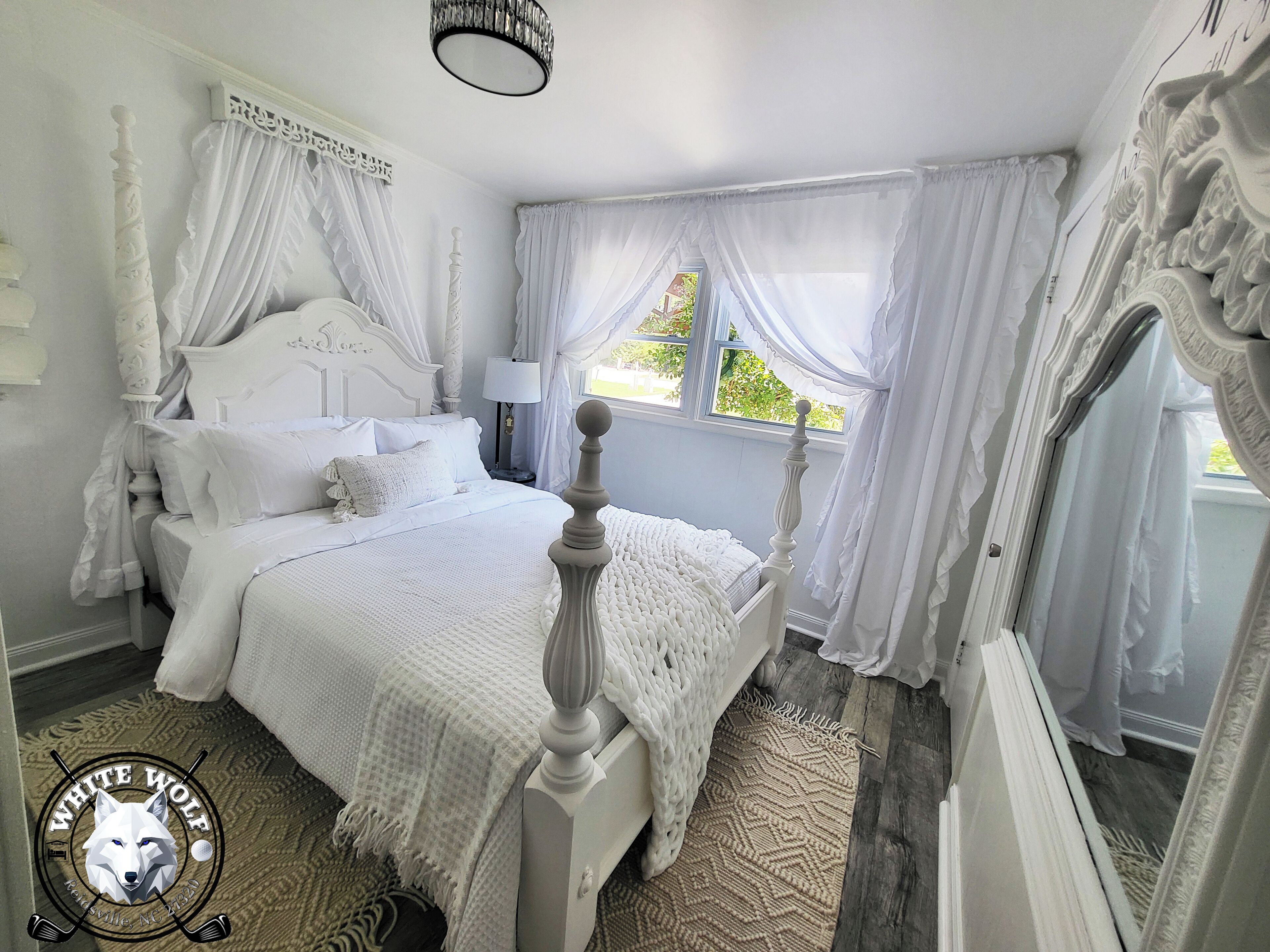 4 habitaciones, tabla de planchar con plancha, wifi y ropa de cama 