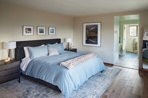 3 bedrooms, desk, WiFi, bed sheets