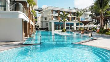 Minibar, in-room safe, desk, laptop workspace