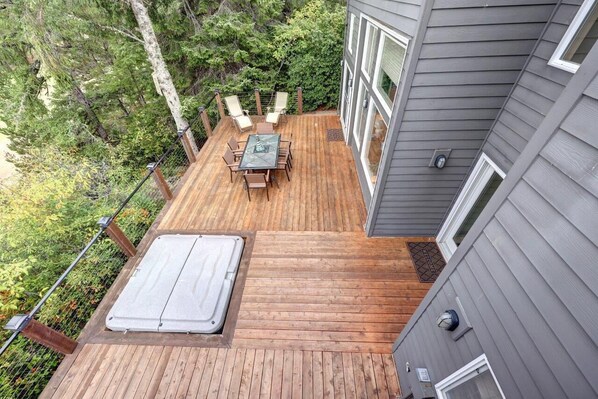 Outdoor dining - Luxury Beach Getaway on Golf Course (Manzanita)