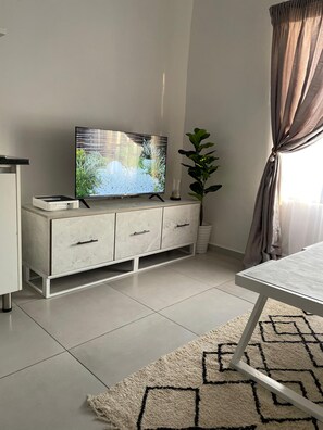 Interior - The Heart of Randburg: Modern, family friendly and be near popular attractions
(Randburg)