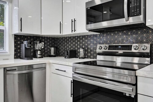 Hollywood Lux Retreat