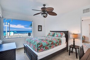 3 bedrooms, iron/ironing board, travel cot, WiFi - Sunset Oceanfront Retreat (Hollywood)