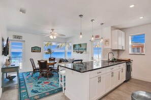 Fridge, microwave, oven, stovetop - Sunset Oceanfront Paradise (Hollywood)