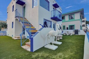 Exterior - Sunset Oceanfront Villa (Hollywood)
