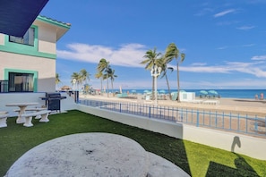 Property grounds - Sunset Oceanfront Villa (Hollywood)