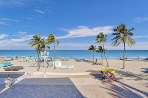 Beach nearby - Sunset Oceanfront Villa (Hollywood)