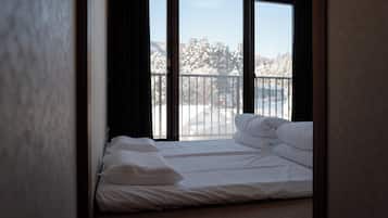 Japanese-style Quadruple Room | Free WiFi, bed sheets