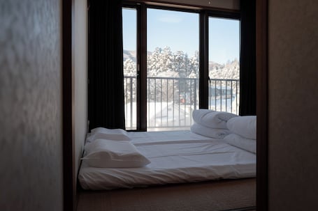 Japanese-style Quadruple Room | Free WiFi, bed sheets