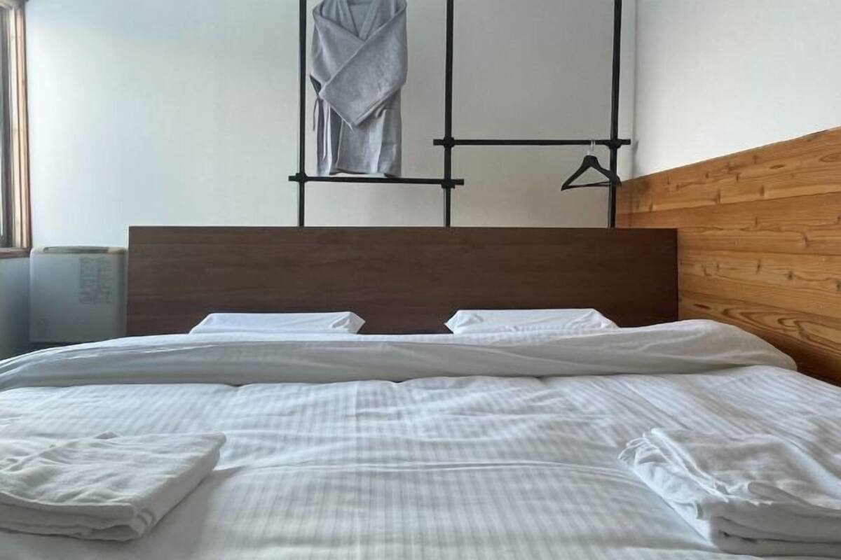 Free WiFi, bed sheets
