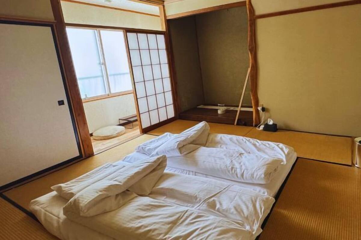 Free WiFi, bed sheets