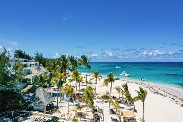 Beach nearby, beach towels - Bavaro-El Cortecito Beach Cozy apartment with AC and Fast WiFi, (Punta Cana)