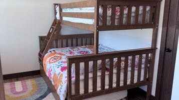 4 bedrooms, free WiFi, bed sheets