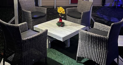 Home 29 Is Spacious, Unique, With A Cool Bar & Jet Tub.