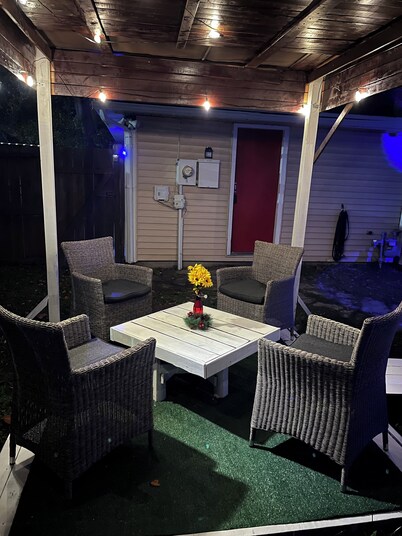 Home 29 Is Spacious, Unique, With A Cool Bar & Jet Tub. 