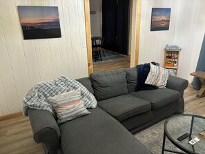 Smart TV - Bayside Bungalow: Charming 2-bedroom house with AC in cozy Caseville (Caseville)