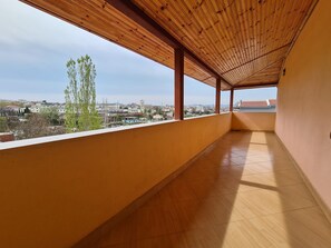 Property grounds - Tirane Tranquility Cottage (Tirane)