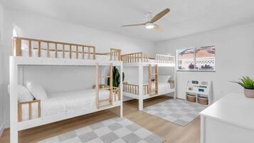 5 habitaciones, tabla de planchar con plancha, cuna de viaje y wifi