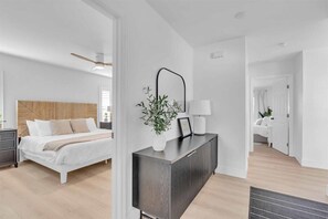 5 habitaciones, tabla de planchar con plancha, cuna de viaje y wifi 