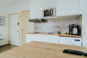 Fridge, microwave, dishwasher, coffee/tea maker