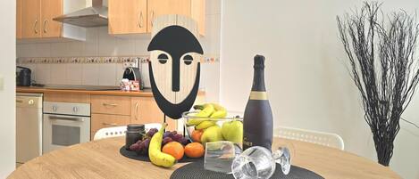 Fridge, microwave, oven, coffee/tea maker