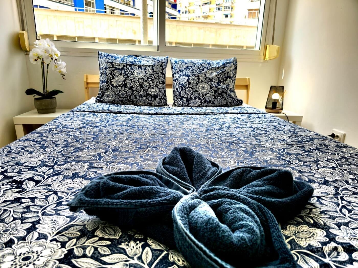 2 slaapkamers, een strijkplank/strijkijzer, internet