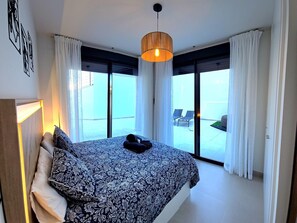 2 bedrooms, iron/ironing board, internet, bed sheets