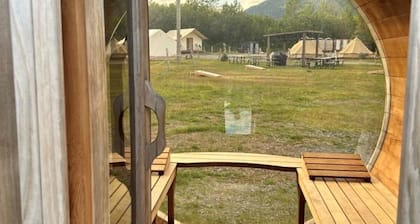 Cozy Glamour Mountain-View Tent