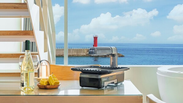 Basic Room, 1 Bedroom (Room302 (Duplex/Spa)) | 1 bedroom, free WiFi - Gangreung Ninarang Spa Pension (Gangneung)