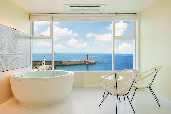 Basic Room, 1 Bedroom (Room402 (Spa)) | 1 bedroom, free WiFi