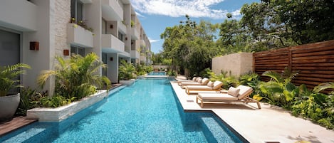 2 piscinas al aire libre