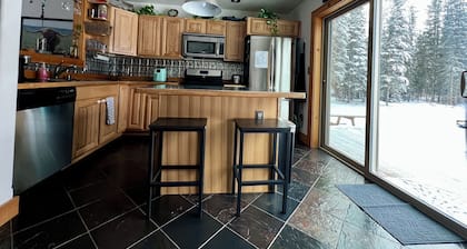 3-bedroom 2 1/2 Bath house Delta Junction close to Clearwater Campground