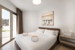 Coffres-forts dans les chambres, fer et planche à repasser