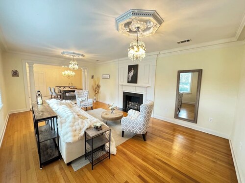 Spacious Enchanted Forest Home for Business & Pleasure